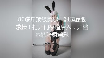 焦急的无胸罩女人