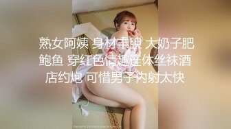  商城狂跟穿洛丽塔透明内闷骚眼镜妹,清晰可见的穴缝和黑毛馋死人