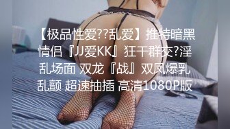  俊男靓女激情3P玩弄风骚小母狗，渣男接了杯尿给骚逼喝真淫荡，一起鸳鸯浴