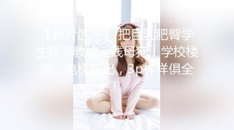  瑶瑶kiyomi骚气苗条妹子深夜野外车震啪啪，特写交舔弄后入屁股上下套弄呻吟