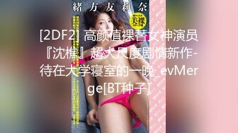 姐姐妹妹都漂亮【零4年樱粉妹】有点小重口，正好在生理期，粉丝们要看看留着血的逼，还有姨妈巾