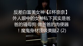  坦克少妇露脸道具自慰，吊钟奶子，撅起屁股露出一个大黑鲍鱼，阴毛好多