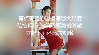  颜值御姐精彩演绎，全程露脸群P淫乱，AV级大作嘴里叼两根鸡巴下面还被舔逼