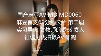 【两只小母狗】00后眼镜妹和姐妹一起，翘起美臀玻璃棒双洞齐插，一线天馒头肥穴，穿戴假屌骑乘操逼，年龄不大骚的很-