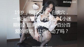 顶级短发意大利美女在威尼斯河畔小船上自娱自乐