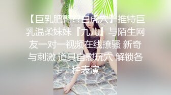 很瘦的骚逼紫色高跟鞋妹子，逼还很嫩不容错过