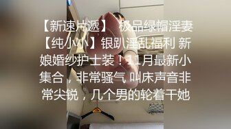 上学巴士上，男学生被男扮女装的可爱伪娘刺激下体，忍不住勃起射精