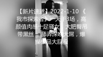 黑长直女神户外大胆求爱 在绿茵赛场上直接脱衣服为其口交 主动露出嫩穴邀请插入！