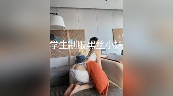  新人苗条嫩妹来大姨妈只能给炮友交，脱下内裤露粉嫩逼逼，交舔屌按头插嘴