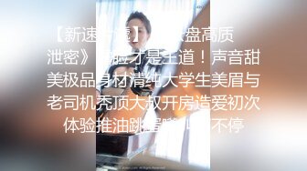  淫妻3P 两根棒棒一起吃 换上单男送的红边黑丝真的更显身材 被两个帅哥夹在中间猛操