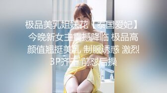  大奶子女同姐妹花的诱惑，全程露脸酒店水床上玩耍，揉奶舔逼带着假鸡巴的姐姐安耐不住要草她