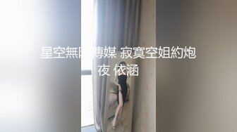 知性成熟美女床上被干的潮喷，真是淫荡的骚货