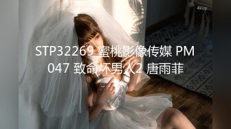 夫妻约人3p,没想到约到,男孩在中间双重享受 上集