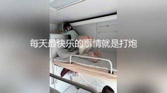  女仆装美腿极品肥臀网红骚女，跪地翘起肥臀，丁字裤勒着美穴，后入大屁股颜射