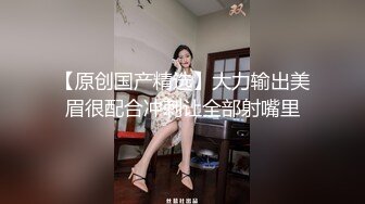 极品大奶少妇露脸激情大秀，道具真不少，AV棒摩擦骚穴浪叫呻吟，诱人的骚奶子，互动撩骚道具抽插叫的好骚