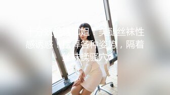 黑丝大奶美眉 慢点慢点 爽多一点还是痛多一点 爽 那就继续 上位骑乘太猛小哥哥受不了 在家被无套输出操出白浆