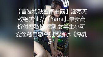 2023新流出黑客破解家庭网络摄像头偷拍模特身材美女洗完澡在简陋客厅擦身整理头发