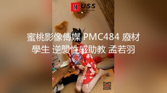 70后美妈妈 ·不惧时光优雅到老~ 红娘子喂儿子吃奶，舔逼让老母亲，爽到二次春天！