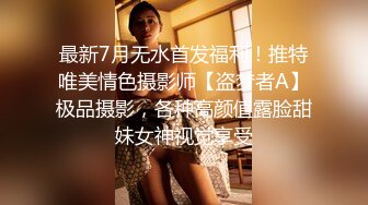  轻熟女姐妹组合露脸激情4P伺候年轻小哥哥，让小哥吃奶子交大鸡巴，黑丝情趣互动抽插