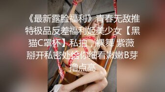 《黑客破解》珠宝店中年夫妻关门后在店里看小电影啪啪啪