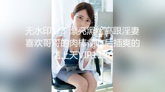 清纯乖巧邻家妹妹新买的学生制服，穿上给大家看，撩起里面穿着连体内裤