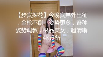 大耳环风骚少妇露脸跟大哥野外激情啪啪，露脸深喉口交