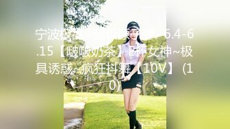 【OnlyFans】逃亡JJ爱KK，狂干群P，大型淫乱场面，两人真实夫妻，女的身材超级棒，群p的场面太过震撼 28