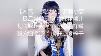 【新片速遞】气质少妇，夜逛公园，为了完成主人的任务，随机挑选路人，摸胸淫叫，有福气哦！