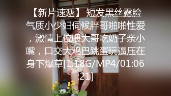 胸前纹身大奶美女情趣装白色网袜肥逼道具JJ骑乘玻璃黄瓜抽插按摩器震动