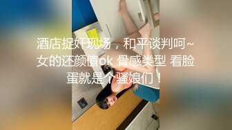 还是这个小哥会玩按着妹子的头在鸡巴上面摩擦