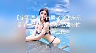 大奶眼镜女友吃鸡啪啪 撅着屁屁后入操的表情很舒坦 上位骑乘高潮抽搐 霍霍几下就内射了