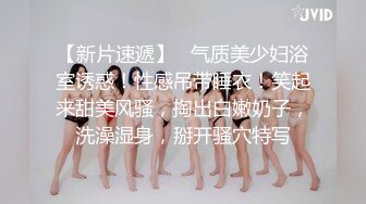 羞涩的眼镜妹