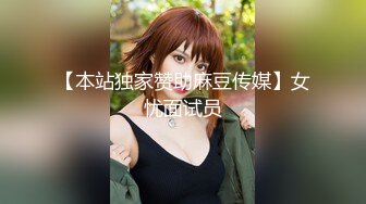 （老婆的联系方式和全集后续完整版都在下面免费看）看着老婆被单男压在身