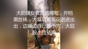 高端外围小姐姐高马尾牛仔裤  迫不及待退下小背心  掏出奶子吸吮起来