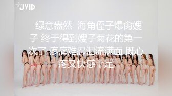 两个女的抢着吃鸡巴