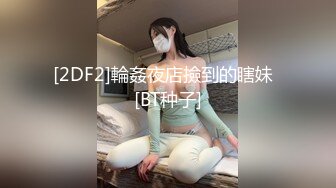   漂亮美女正和人打电话讲到一半被男友拉到房间操逼