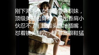 _00后清纯反差少女『LT软软兔』逛街露出差点被大叔发现，洗手间翘起翘臀让哥哥后入，极品嫩穴又粉又嫩又紧