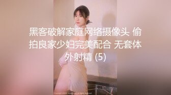 文静乖巧美少妇！牛仔齐逼短裤！翘起美臀扭动，自摸揉穴好想要，扶腰后入深插，呻吟起来好骚