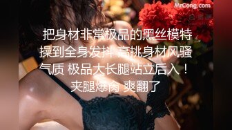 重庆校花学妹【一只小胖猪】，首次约啪男主~无套内射，第一次给这么多人看做爱，还有些羞涩放不开