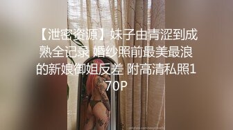 长发女神在我面前替兄弟口交，骚叫连天