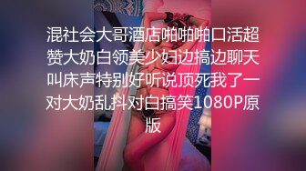 露脸女友对着镜头自慰发骚