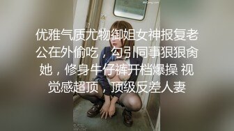  渣女来袭高颜值女神情趣装诱惑，露脸跟大哥户外车震啪啪，站着尿尿深喉大鸡巴让大哥车上车下爆草抽插爆菊花