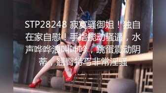   小哥哥上演舔逼狂魔舌头打转阴蒂和阴道无套大战轻熟女多体位无套内射精液流出来