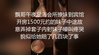 颜值区极品美女下播前给大家小秀一波，镜头拿到下面没穿内裤，掰开极品粉穴特写，掏出白嫩美乳揉捏真粉嫩