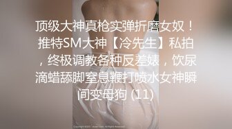 战后温存，女友在梳妆台边化妆，却被男友无情手持镜头拍摄