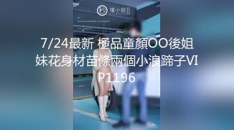 御女范黑丝紧身裙性感美女酒店上门服务时穿的竟是黑丝开档内裤,胖哥受不了诱惑掀开裙子就干,各种姿势边操边扒衣服!