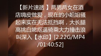 3/3最新 披肩发白衣妹子躲在厕所一边看手机一边自慰VIP1196