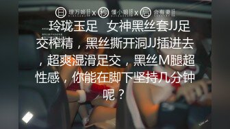 最新流出喵站超高颜值网红极品嫩妹小丁多种COS装诱惑珍珠T裤浑身涂精油让人想入非非视频