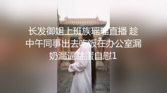 3K原始版全景厕拍-怕臭的波浪卷发时尚妹子,膝盖前两个破洞是跪地板摩的吧