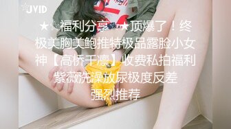 长发及腰温柔女大学生 一线天白虎美穴，自己女上坐着鸡巴来回摇摆，叫的那么骚也不怕室友回来听到你正在被操